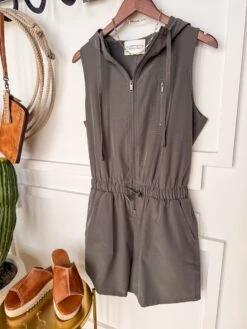 The Mendota -SAVANAH Clothing sale IMG 1049 ff830e19 870d 47a2 85ef aa9936063ff1