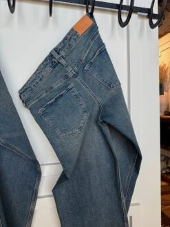 The Lyndon Premier Rise Relaxed Straight Leg Jean -SAVANAH Clothing sale IMG 1405