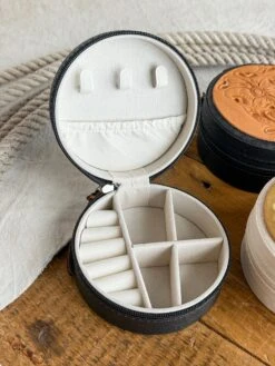 Waynoka Jewelry Case -SAVANAH Clothing sale IMG 29092