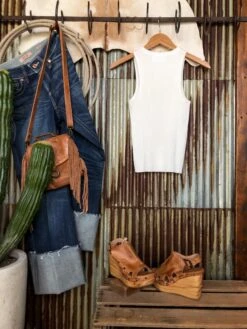 The Bellbrook -SAVANAH Clothing sale IMG 4105