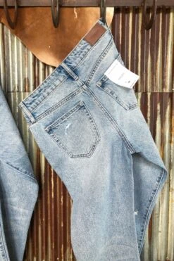 The Karson High Rise Straight Crop Jean -SAVANAH Clothing sale IMG 5017 449423f0 7927 4020 a6f1 c3b67938cdf0