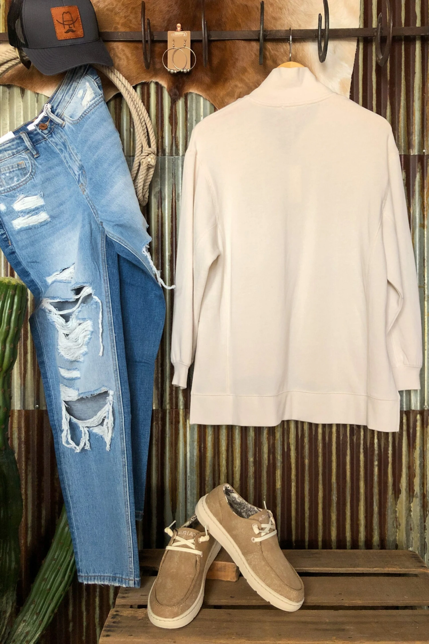 The Utica The Utica -SAVANAH Clothing sale IMG 7755 36beec3c b9a7 413f 9395 a50dca387e6d scaled