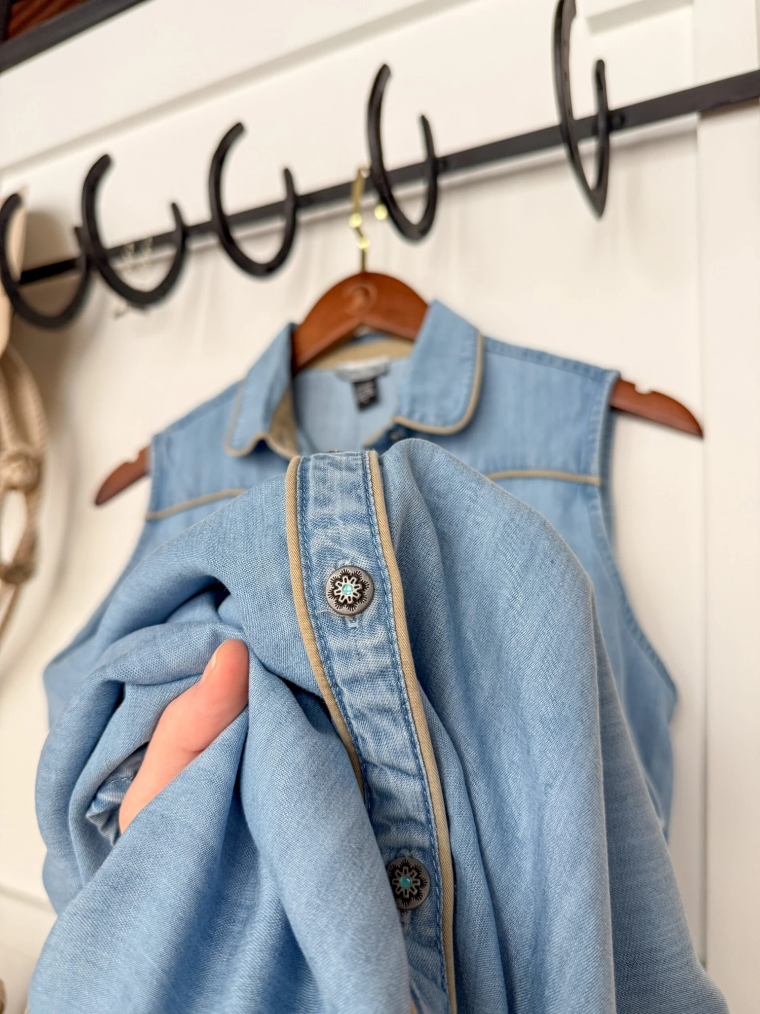 The Broken Arrow The Broken Arrow -SAVANAH Clothing sale PhotoJan152025 22930PM scaled