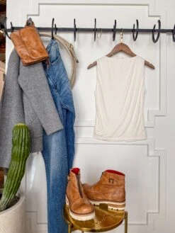 The Renton -SAVANAH Clothing sale Photo Dec 16 2024 1 00 16 PM