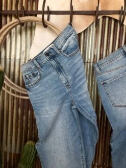 The Kamryn High Rise 90's Relaxed Straight Leg Jean -SAVANAH Clothing sale photoaug072024 94801am4