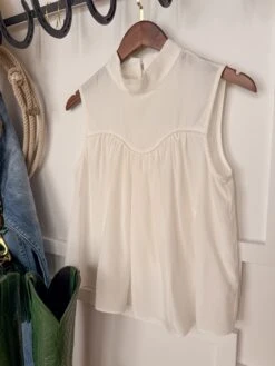 The Whitwell -SAVANAH Clothing sale photonov152024 21145pm