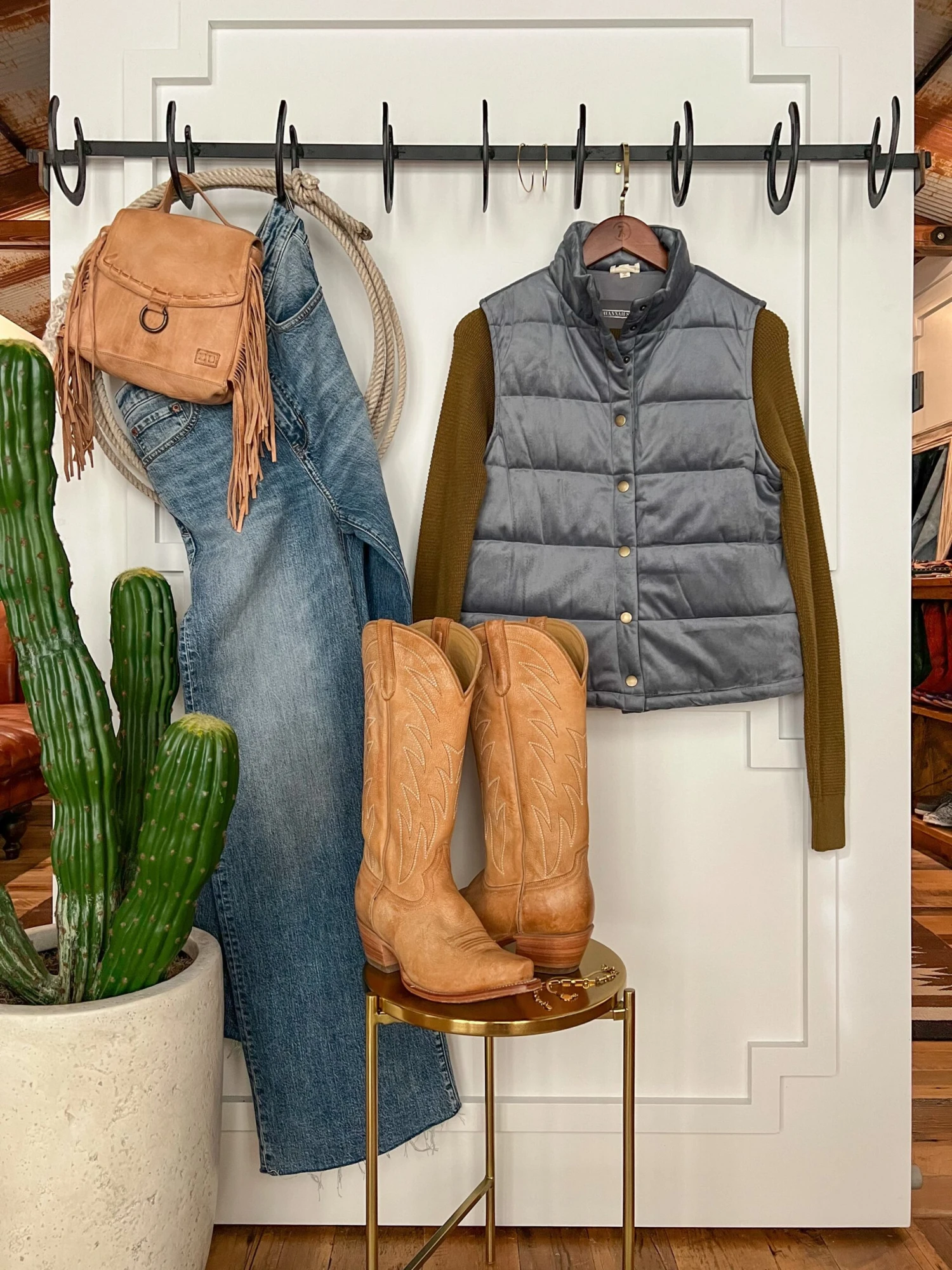 The Cresbard The Cresbard -SAVANAH Clothing sale photonov232024 22103pm3 scaled