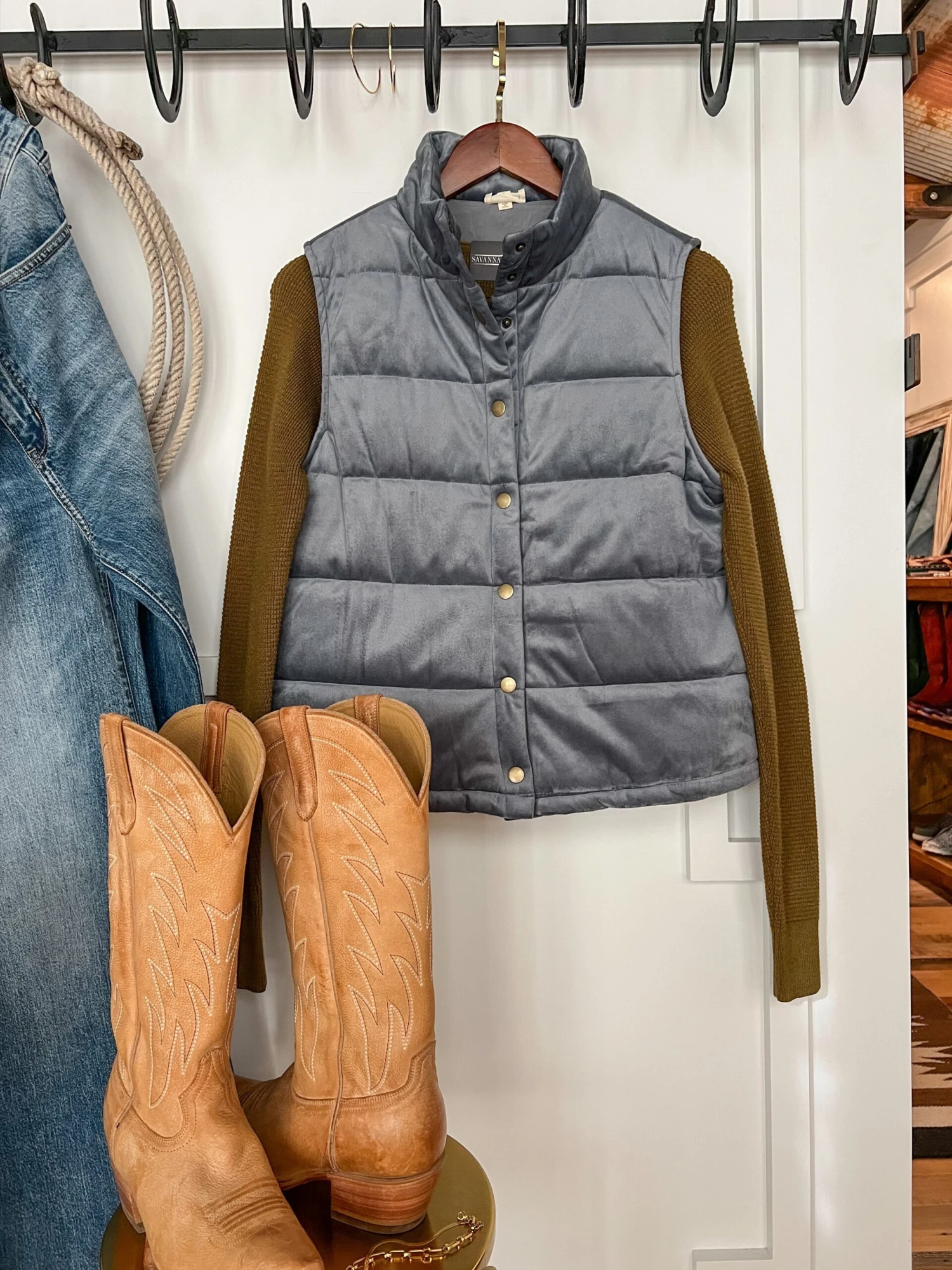 The Cresbard The Cresbard -SAVANAH Clothing sale photonov232024 22127pm3 scaled