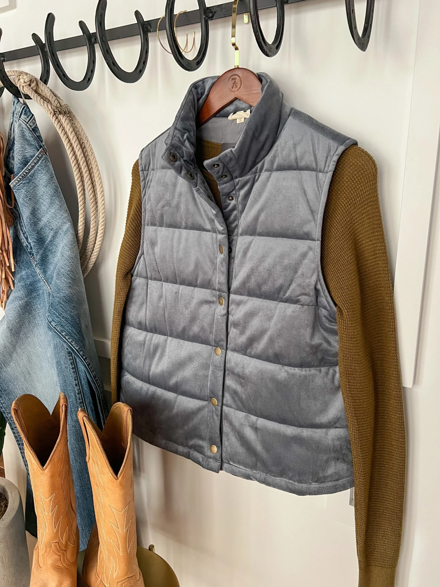 The Cresbard The Cresbard -SAVANAH Clothing sale photonov232024 22136pm3 scaled